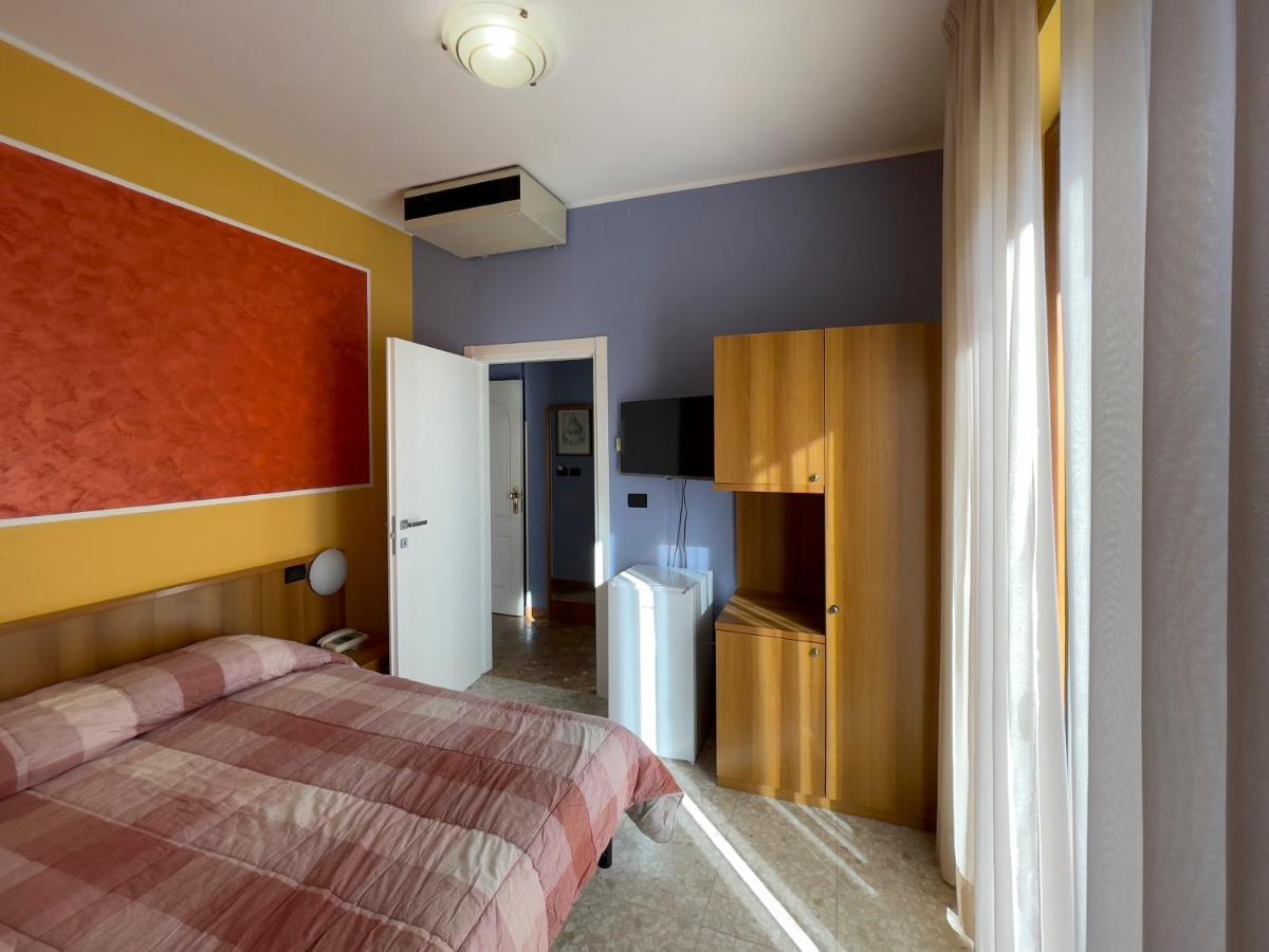 Hotel La Lanterna Silvi Marina Exterior foto